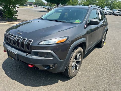Used 2014 Jeep Cherokee Trailhawk w/ Comfort/Convenience Group AWD/4WD image 2