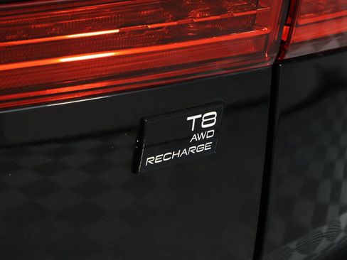 Certified 2024 Volvo XC60 T8 Ultimate w/ Climate Package AWD/4WD image 20