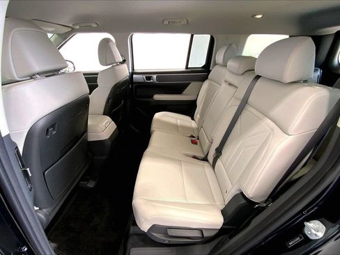 Used 2025 Hyundai Santa Fe SEL FWD image 18