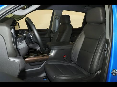 Used 2025 Chevrolet Silverado 1500 LT Trail Boss w/ Convenience Package II AWD/4WD image 17