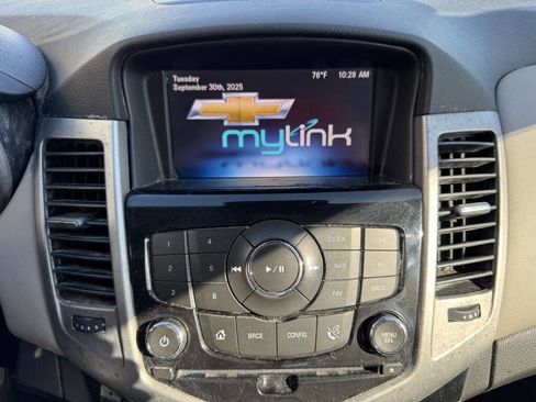 Used 2014 Chevrolet Cruze LT image 16