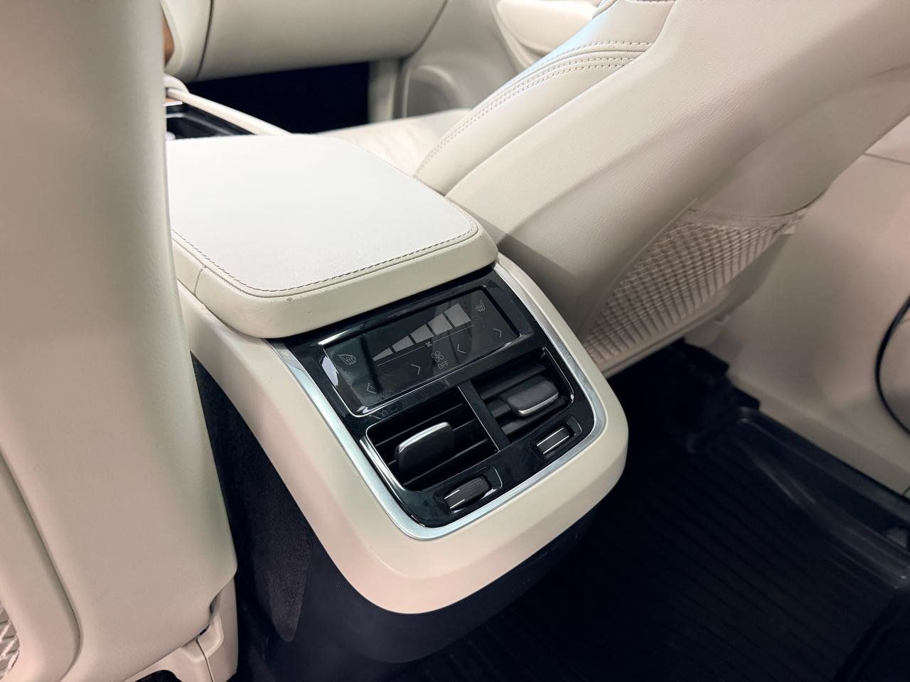 Used 2017 Volvo XC90 T6 Inscription w/ Vision Package AWD/4WD image 23