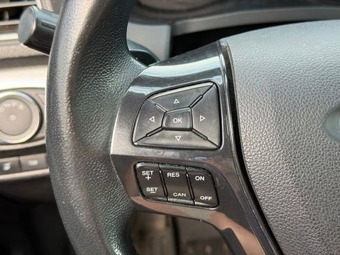 Used 2017 Ford Explorer XLT AWD/4WD image 32
