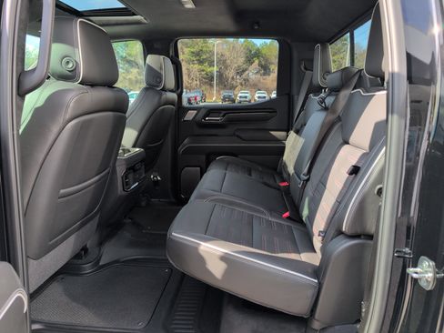 Used 2025 GMC Sierra 1500 AT4X image 32