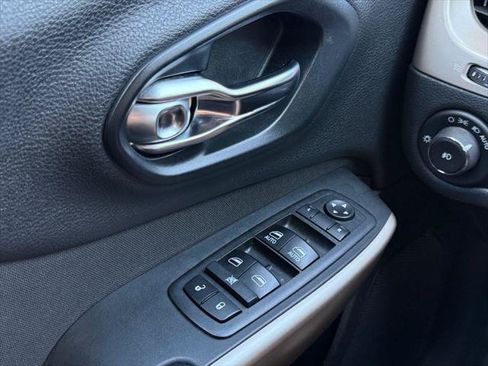 Certified 2018 Jeep Cherokee Latitude AWD/4WD image 18