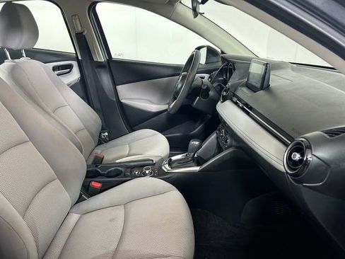 Used 2019 Toyota Yaris L image 27