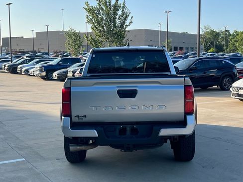 Used 2024 Toyota Tacoma TRD Off-Road AWD/4WD image 12