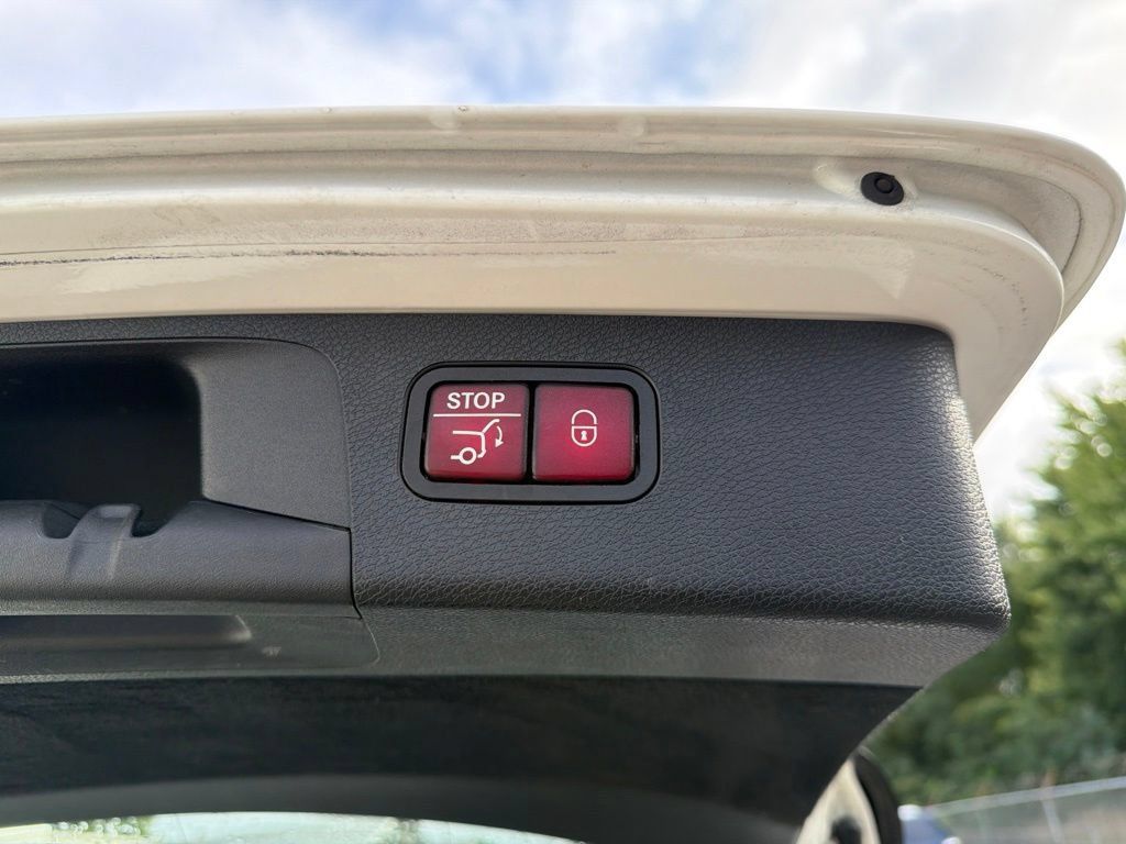 Used 2019 Mercedes-Benz E 450 4MATIC Wagon image 18