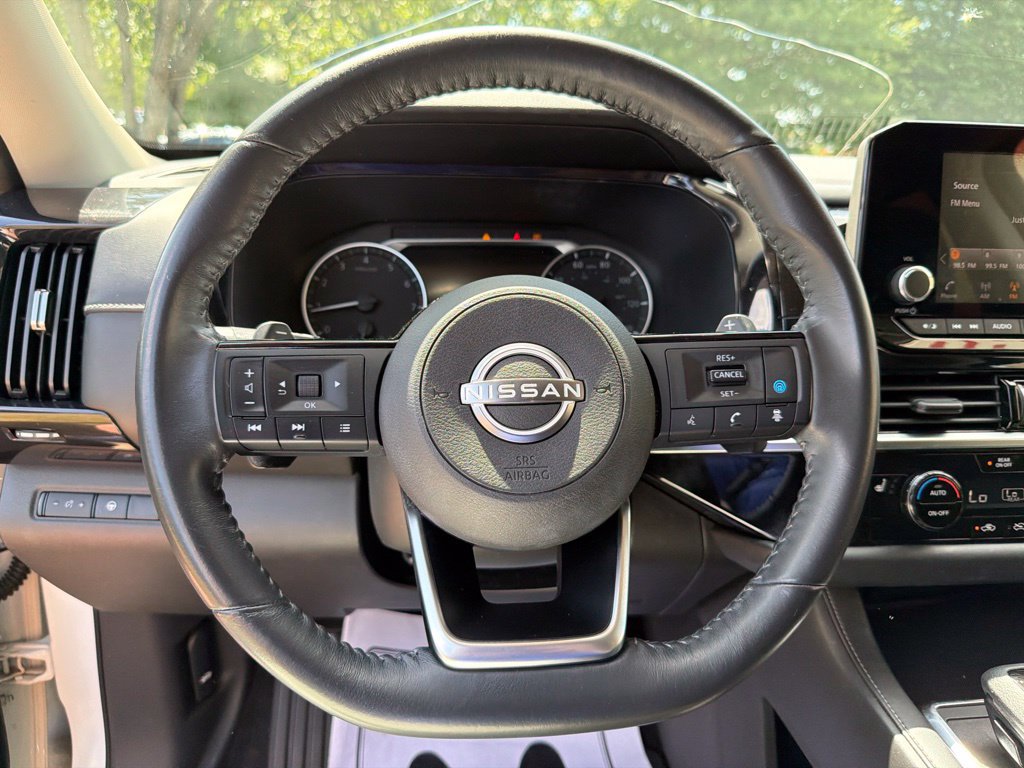 Used 2022 Nissan Pathfinder SV FWD image 14