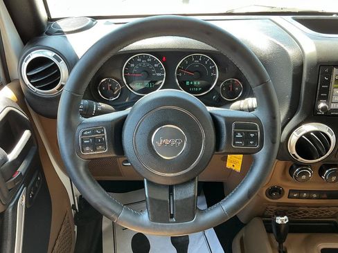 Used 2015 Jeep Wrangler Unlimited Sahara w/ Max Tow Package AWD/4WD image 17