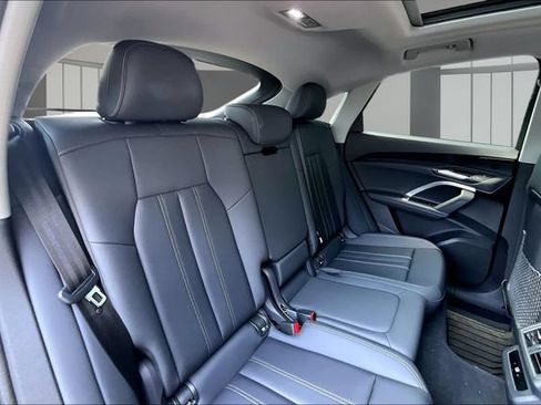 Used 2025 Audi Q5 Premium w/ Convenience Package AWD/4WD image 25