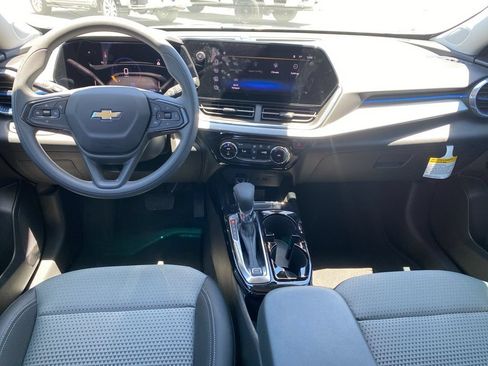 Used 2026 Chevrolet Trax LT FWD image 4
