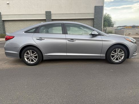 Used 2016 Hyundai Sonata SE w/ Cargo Package FWD image 2