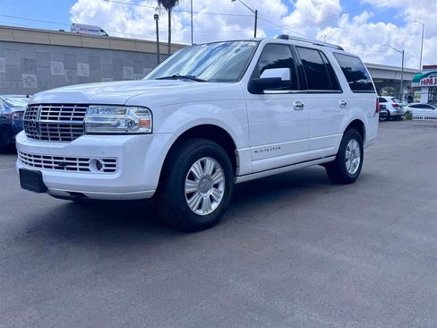 Used 2014 Lincoln Navigator 4WD w/ Equipment Group 101A image 2
