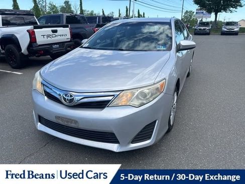 Used 2012 Toyota Camry LE FWD image 18