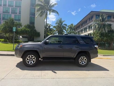 Used 2017 Toyota 4Runner TRD Off-Road Premium AWD/4WD image 2