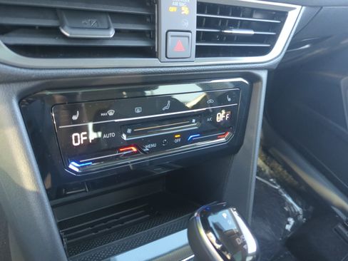 New 2026 Volkswagen Taos SE image 12