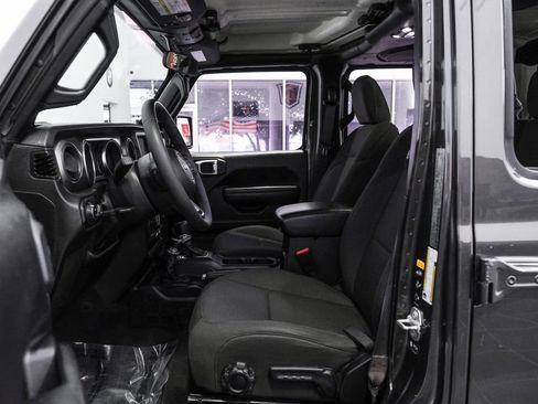 Used 2023 Jeep Gladiator Willys image 4