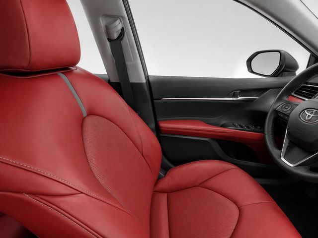 Used 2018 Toyota Camry XSE FWD image 11