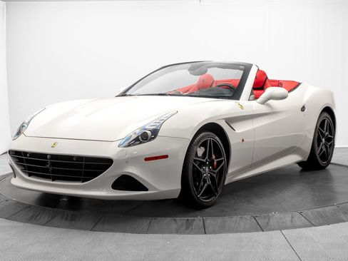 Used 2016 Ferrari California T RWD image 3