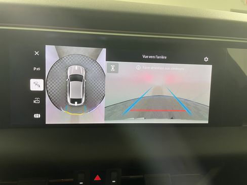 Used 2025 Porsche Macan Electric image 24