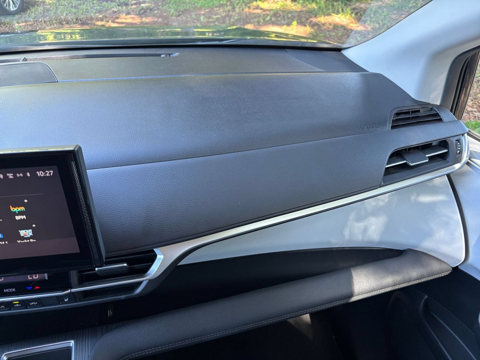 Used 2025 Toyota Sienna XLE FWD image 38