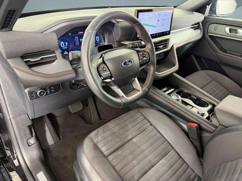Used 2025 Ford Explorer ST-Line w/ ST-Line Street Pack image 4