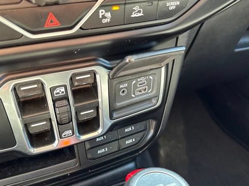 Used 2022 Jeep Gladiator Sport AWD/4WD image 33