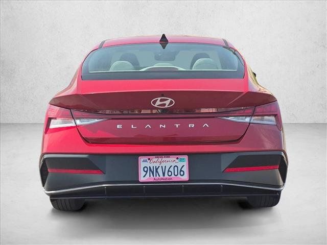 Used 2024 Hyundai Elantra SEL w/ Convenience Package FWD image 7