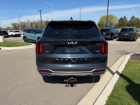 Used 2022 Kia Sorento S AWD/4WD image 4