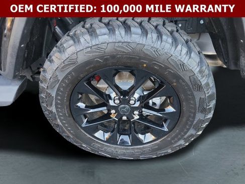 Certified 2025 Jeep Gladiator Sport AWD/4WD image 13