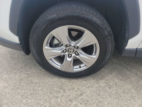 Certified 2025 Toyota RAV4 XLE FWD image 34