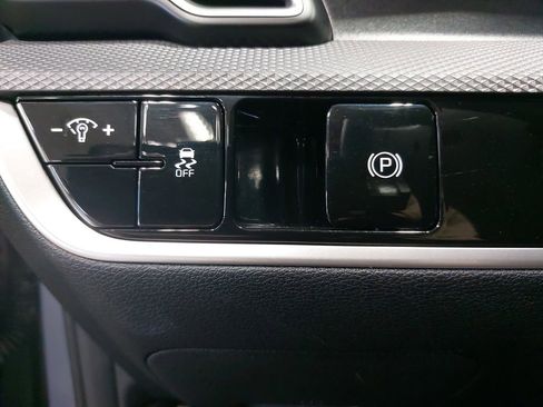 Used 2025 Kia Sportage LX image 25