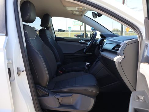 Used 2024 Volkswagen Taos SE image 36