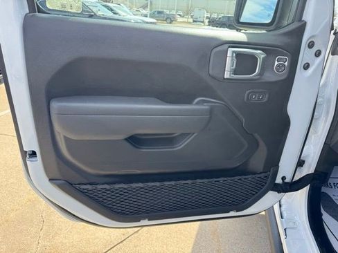 New 2026 Jeep Gladiator Sport AWD/4WD image 8