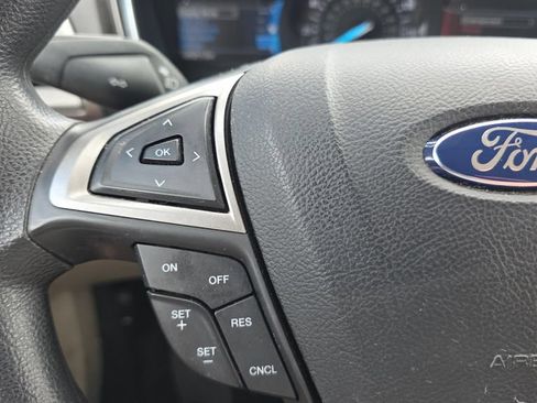 Used 2017 Ford Fusion SE w/ Fusion SE Technology Package FWD image 16