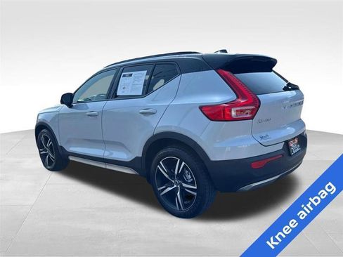 Used 2021 Volvo XC40 T5 R-Design AWD/4WD image 7