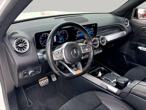 Used 2021 Mercedes-Benz GLB 250 w/ AMG Line image 17