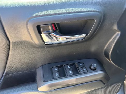 Used 2019 Toyota Tacoma TRD Off-Road AWD/4WD image 14