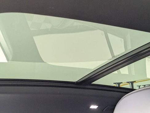 Used 2026 Volkswagen Tiguan SE R-Line image 13