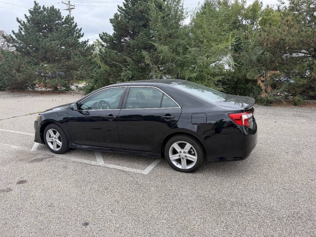 Used 2012 Toyota Camry SE FWD image 2