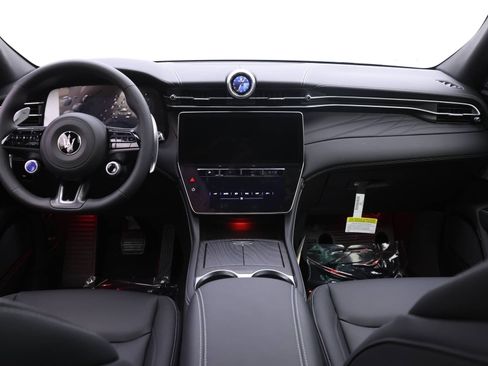 New 2025 Maserati Grecale GT image 8