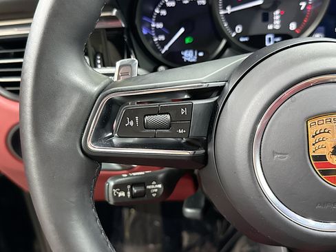Certified 2026 Porsche Macan AWD/4WD image 37