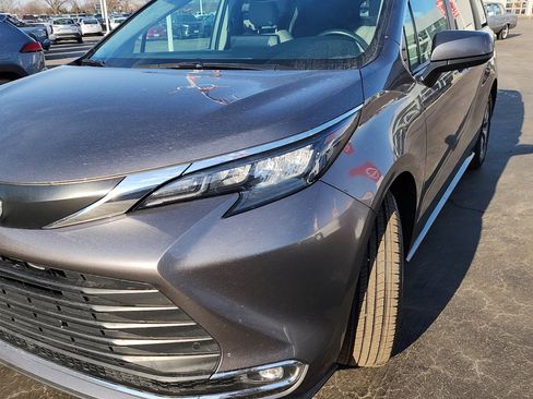 Certified 2024 Toyota Sienna XLE image 9