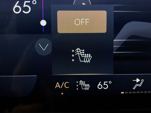 Used 2025 Buick Enclave Sport Touring w/ Power Package FWD image 37