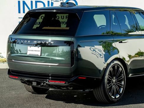 Used 2025 Land Rover Range Rover SE AWD/4WD image 7