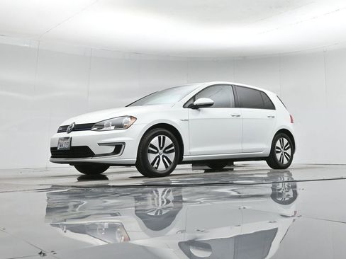 Used 2016 Volkswagen e-Golf SE w/ DC Fast Charging Package image 42