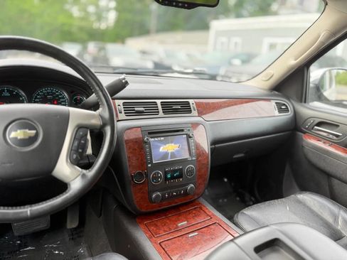 Used 2014 Chevrolet Suburban LTZ AWD/4WD image 21