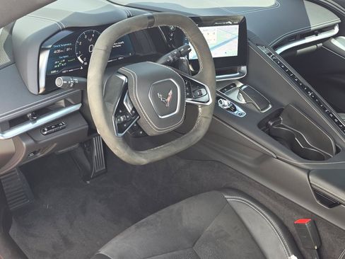 Used 2025 Chevrolet Corvette Stingray Preferred Conv w/ Z51 Performance Package RWD image 10