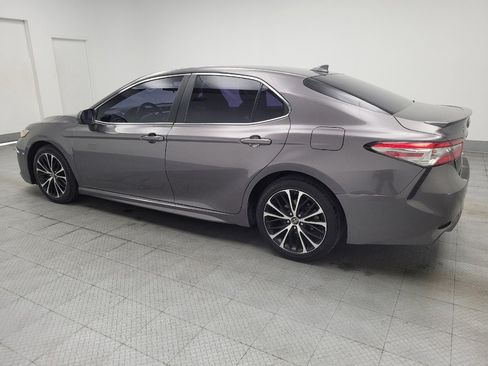 Used 2019 Toyota Camry SE FWD image 3